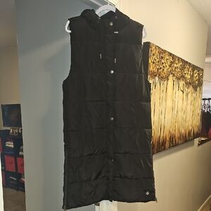 LIV Womens Long Vlack Puffer Vest With Hood! Sz Small. Like New Condition!!